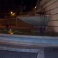 Teil  des Brunnens (Fontana della Dea di Roma) auf der Piazza del Popolo