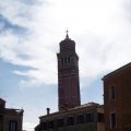Campo SantAngelo mit dem Kirchturm von San Maurizio