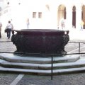 Brunnen+im+Innenhof+des+Palazzo+Ducale