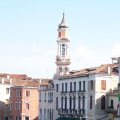 Canale Grande von der Rialtobrücke. Hinten der Turm der Chiesa dei Santi Apostoli.