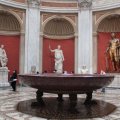 Sala Rotonda: Die gewaltige Porphyrschale stammt aus der Domus Aurea