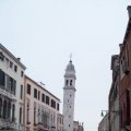 Der schiefe Turm der San Giorgio dei Greci von der Fondamenta San Lorenzo