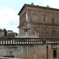 Im Giardino di Boboli der Palazzo Pitti von Hinten mit dem sogenannten Artischockenbrunnen