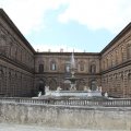 Im Giardino di Boboli der Palazzo Pitti von Hinten mit dem sogenannten Artischockenbrunnen