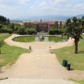 Blick von oben auf den Palazzo Pitti, davor der Neptunfischteich