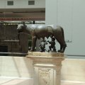 Kapitolinische Wölfin, die Romulus und Remus säugt