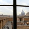 Blick zur Basilica San Pietro übder den Cortile della Pigna aus dem Museo Gregoriana Etrusco