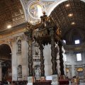 Papstaltar und Baldachin-Ziborium von Bernini in der Basilica di San Pietro