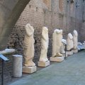 Marmorstatuen im Castrum Caetani