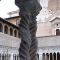 Gedrehte+S%C3%A4ule+im+Chiostro+Lateranense
