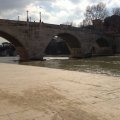 Ponte Cestio, unten auf der Tiberinsel