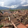 Blick Richtung Südwest vom Torre Guinigi auf Lucca. Mit Duomo di San Martino (links) und S. Giovanni.
