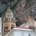 Auf der Piazza Flavio Gioia mit Blick zum Duomo di Amalfi