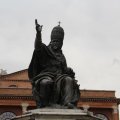 Monument des Papstes Paolo V auf der Piazza Cavour