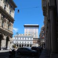Via Francesco Petrarca und Piazza de Ferrari mit dem Palazzo dellAccademia Ligustica vor dem Torre Scencia del Carlo Felice