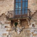Verrotteter Balkon am Palazzo Comunale