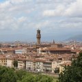 Blick von der Piazzale Michelangelo auf die Innenstadt Florenz mit dem Turm des Palazzo Vecchio