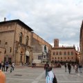 Piazza del Nettuno mit der Fontana del Nettuno und dahinter der Palazzo dei Notai