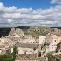 Blick vom Belvedere Piazzetta Pascoli auf die Sassi und die Höhlensiedlungen dahinter