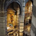 Blick hinab in den Duomo di Siena von der La Porta del Cielo Tour