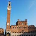 Palazzo Pubblico mit Torre del Mangia am Piazza del Campo