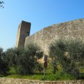 Stadtmauer mit Turm des Castello di Monteriggioni