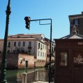 Verkehrsampel für Wasserfahrzeuge an der Kanalkreuzung Rio dei Tolentini, Rio del Malcanton, Rio De S. Margherita und Rio de Ca Foscari