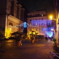 Weihnachtsbeleuchtung auf der Piazza di San Salvatore in Lauro (Links die Chiesa die San Salvatore in Lauro)