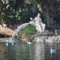 Linke Fontaine neben dem Tempio di Esculapio (Villa Borghese)