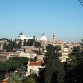 Blick+aus+dem+Giardino+degli+Aranci+auf+dem+Aventino+zum+Monumento+Vittorio+Emanuele+II