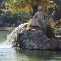 Die zweite der beiden Fontainenskulpturen am Tempio di Esculapio (Villa Borghese)