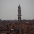 Campanile der Chiesa dei Santi Apostoli vom Dach des Fondaco dei Tedeschi