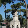 Eingang zum Park der Villa Borghese an der Piazza Brasile