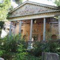Tempio di Saturno im Park der Villa Torlonia