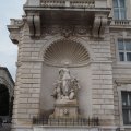 Skulptur am Palazzo del Lloyd Triestino, Trieste