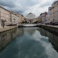Rio Grande di Trieste mit der Chiesa Parrocchiale di SantAntonio Taumaturgo