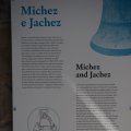 Infotafel zu Michez e Jachez im Castello di San Giusto, Trieste