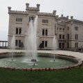 Castello Miramare mit der Fontana del mascherone