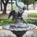 Fontana del fanciullo con l’airone, Brunnen mit Knaben der gegen einen Schwan kämpft im Parco Miramare