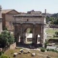 Musei Capitolini. Blick vom Tabularium auf den Arco di Settimio Severo im Foro Romano