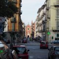 Via Giulia di Barolo und am Ende die Chiesa di Santa Giulia