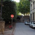 Weg an der Via V. Veneto zum Durchgang durch die Stadtmauer