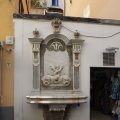 Brunnen mit dem Wappen von Sorrento- Schizzariello an der Via San Cesareo