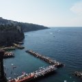 Blick auf die Mole vom Park "Villa Comunale di Sorrento"