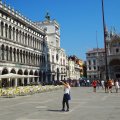 Piazza San Marco mit der Basilica San Marco und dem Torre dellOrologio