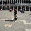 Auf der Piazetta San Marco, hinten die Arkaden des Dogenpalastes (Palazzo Ducale)