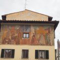 Fassadenmalerei von Mario Romoli an der Piazza della Calza
