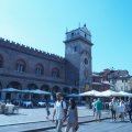 Palazzo della Ragione und der Torre DellOrologio an der Piazza delle Erbe