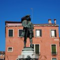 Monumento+Storico+a+Carlo+Goldoni+auf+dem+Campo+S.+Bartolomio