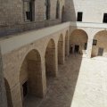 Zentraler Innenhof des Castello Svevo di Trani